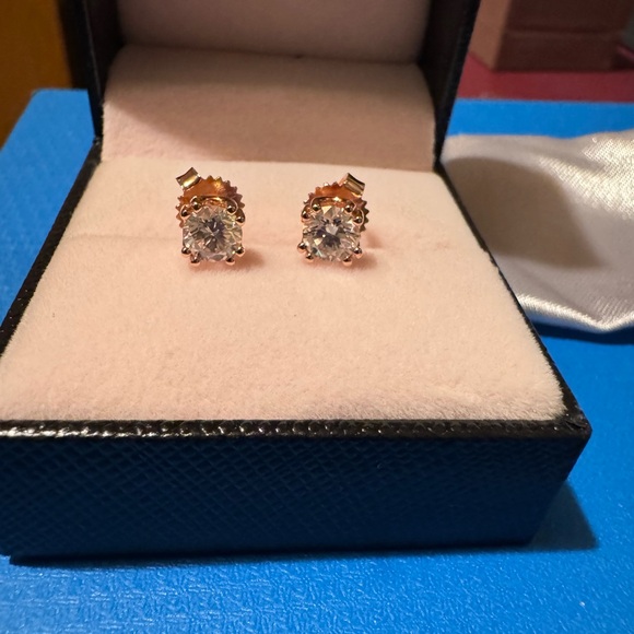 MOISSANITE FIRE(R) 1.00CTW DEW ROUND 14K ROSE GOLD OVER STERLING SILVER STUD EAR - Picture 3 of 5